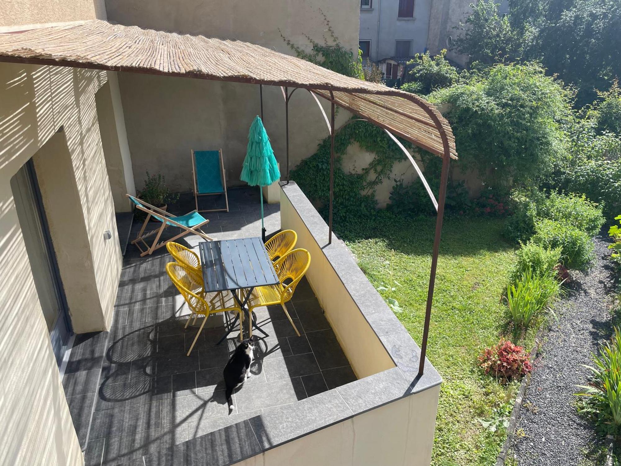 Gite Avec Terrasse Сен-Сатюрнен Экстерьер фото